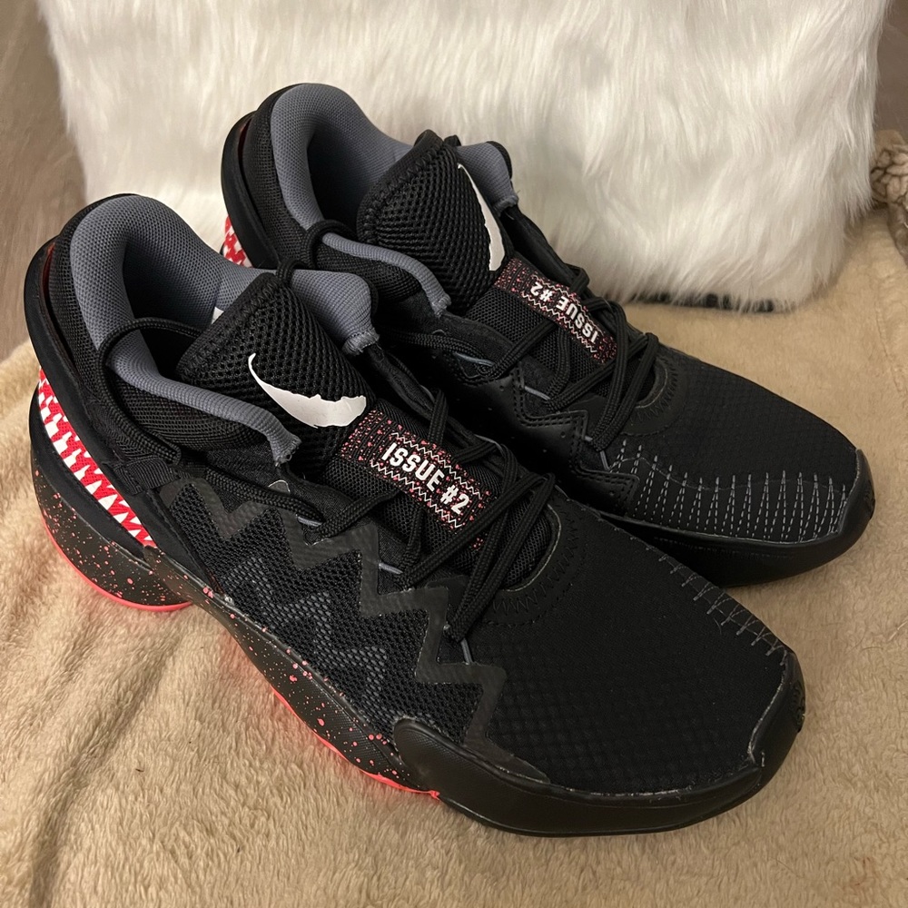 Venom marvel Adidas woman’s 7